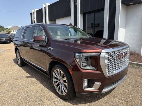 Used 2022 GMC Yukon XL Denali w/ Max Trailering Package AWD/4WD image 4