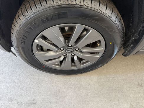 Used 2025 Nissan Pathfinder SV image 33