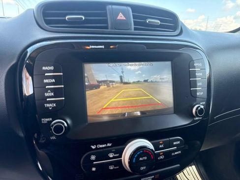 Used 2019 Kia Soul ! FWD image 21