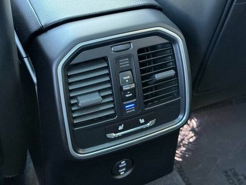Used 2023 Porsche Macan AWD/4WD image 16