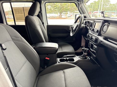 Used 2018 Jeep Wrangler Unlimited Sport image 36