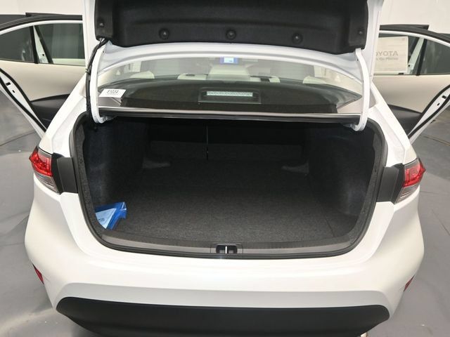 Used 2025 Toyota Corolla LE FWD image 12
