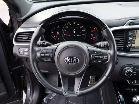 Used 2018 Kia Sorento SX image 16