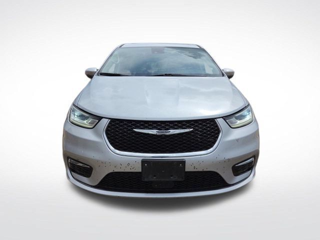 Used 2023 Chrysler Pacifica Touring-L FWD image 2