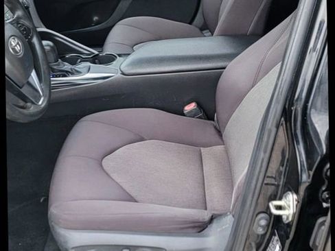 Used 2020 Toyota Camry LE image 18