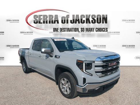 Used 2025 GMC Sierra 1500 SLE w/ X31 Off-Road Package AWD/4WD image 2