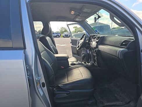 Used 2017 Toyota 4Runner SR5 AWD/4WD image 14