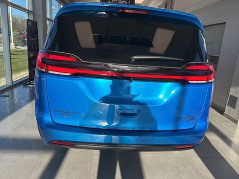 New 2026 Chrysler Pacifica Limited image 26