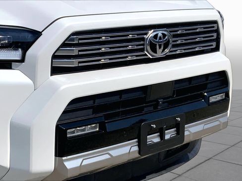 Used 2025 Toyota 4Runner Limited AWD/4WD image 27