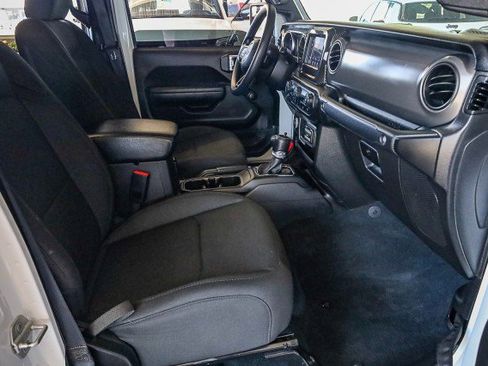 Used 2022 Jeep Gladiator Sport image 29