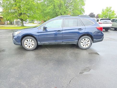 Used 2018 Subaru Outback 2.5i Premium AWD/4WD image 5
