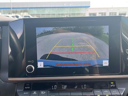 Used 2025 Toyota Camry SE image 17