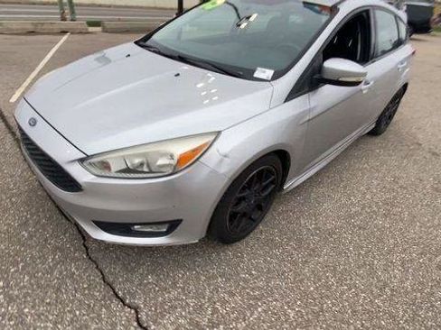 Used 2015 Ford Focus SE w/ SE Sport Package FWD image 7