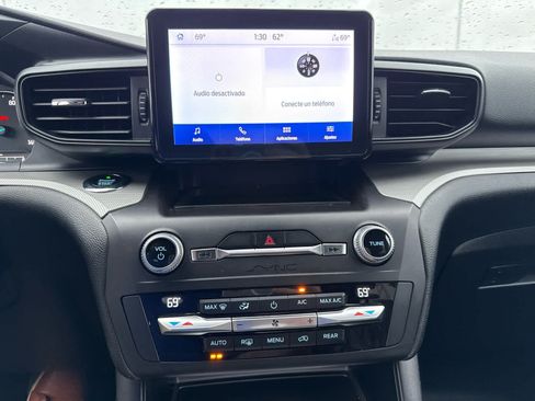 Used 2020 Ford Explorer XLT AWD/4WD image 8
