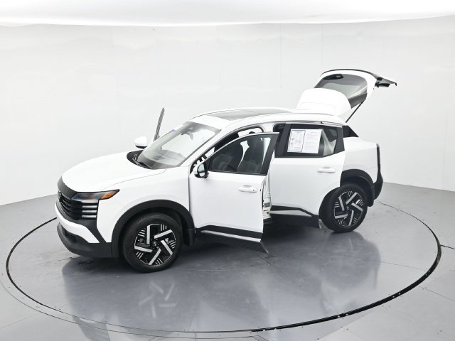 Used 2025 Nissan Kicks SV w/ SV Premium Package FWD image 48