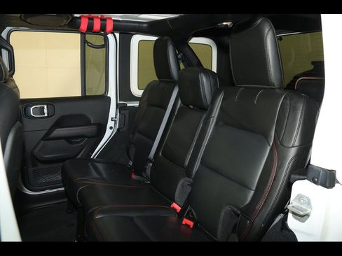 Used 2022 Jeep Wrangler Unlimited Rubicon w/ Xtreme Recon 35" Tire Package AWD/4WD image 28