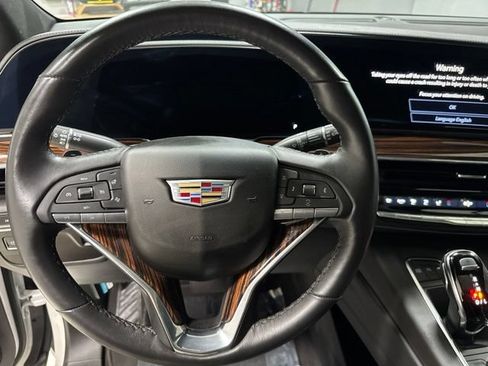 Used 2023 Cadillac Escalade Premium Luxury AWD/4WD image 15