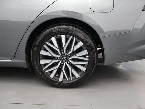 Used 2025 Nissan Altima 2.5 SV FWD image 34