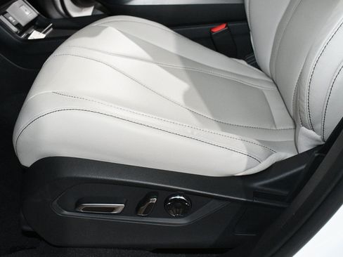 Used 2025 Acura RDX SH-AWD image 13