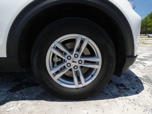 Used 2024 Ford Explorer XLT RWD image 40