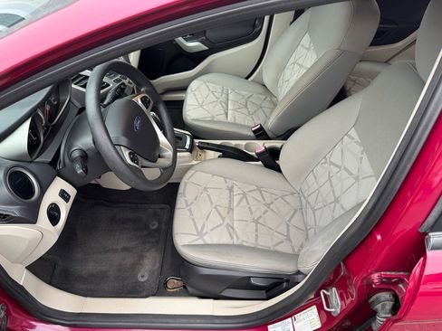 Used 2011 Ford Fiesta SE w/ 203A Rapid Spec Order Code image 8