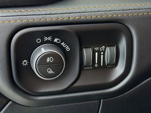 Used 2022 RAM 2500 Limited image 12