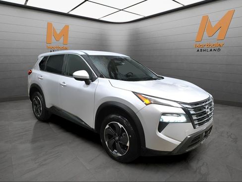 Used 2025 Nissan Rogue SV image 5