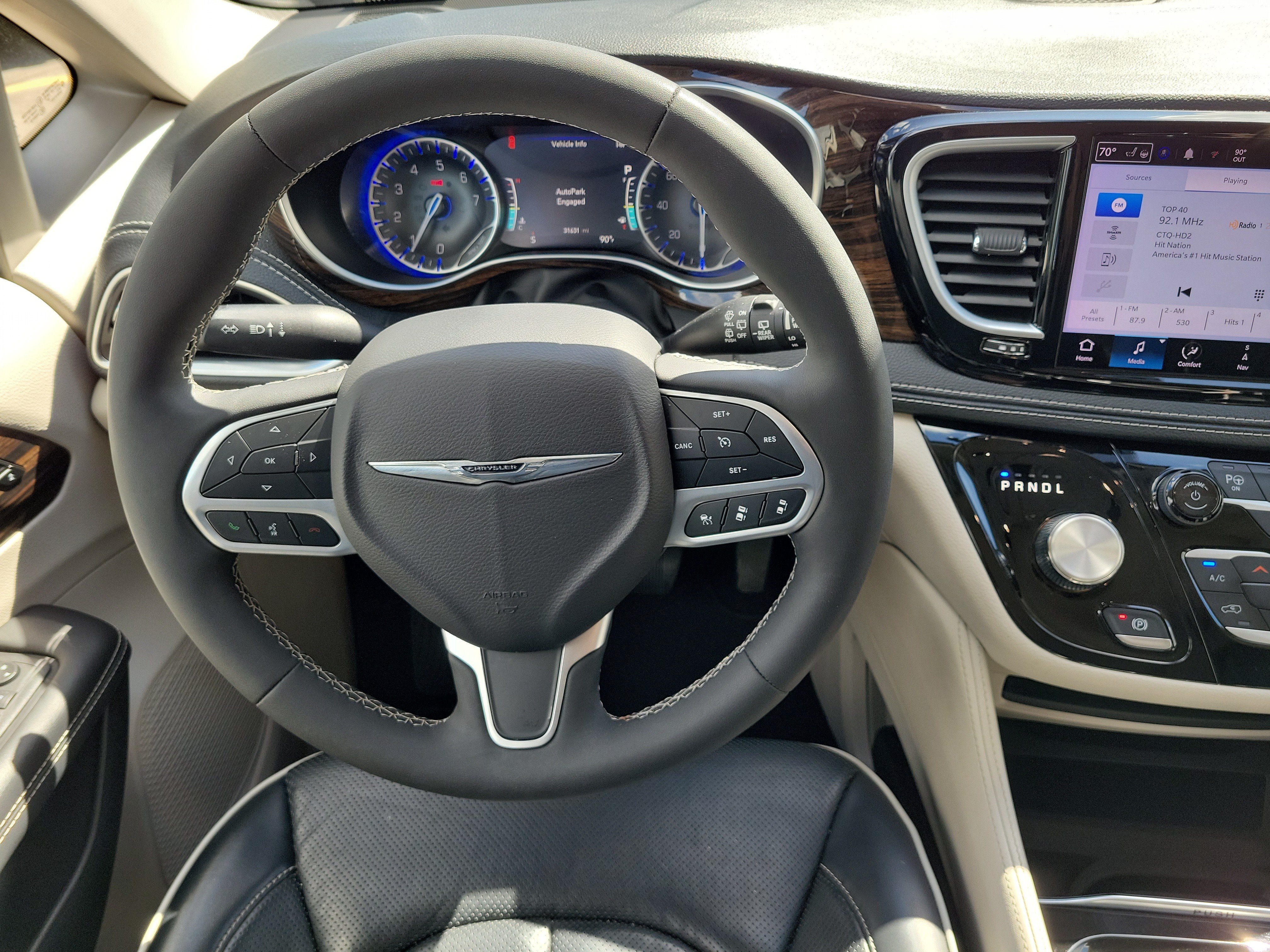 Used 2023 Chrysler Pacifica Limited FWD image 15