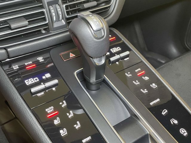 Certified 2026 Porsche Macan AWD/4WD image 36