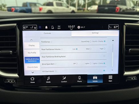 Used 2024 Chrysler Pacifica Touring-L FWD image 15
