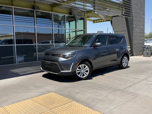 Used 2024 Kia Soul LX FWD image 1