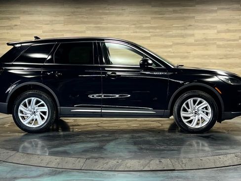 Used 2025 Lincoln Corsair AWD image 18