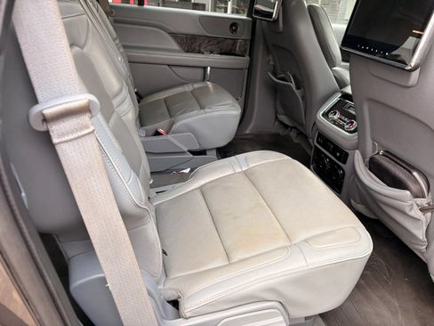 Used 2018 Lincoln Navigator Reserve w/ Technology Package AWD/4WD image 36