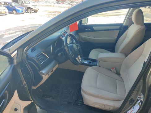 Used 2017 Subaru Outback 2.5i Premium image 11