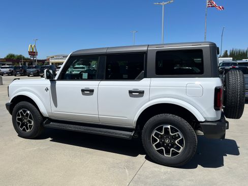 New 2026 Ford Bronco Outer Banks AWD/4WD image 2