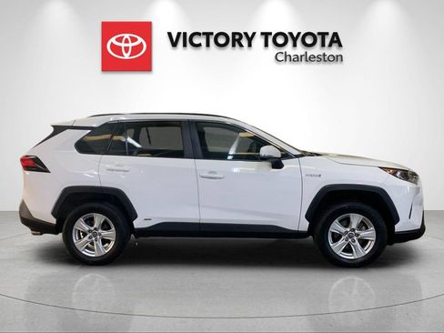 Used 2019 Toyota RAV4 XLE AWD/4WD image 6
