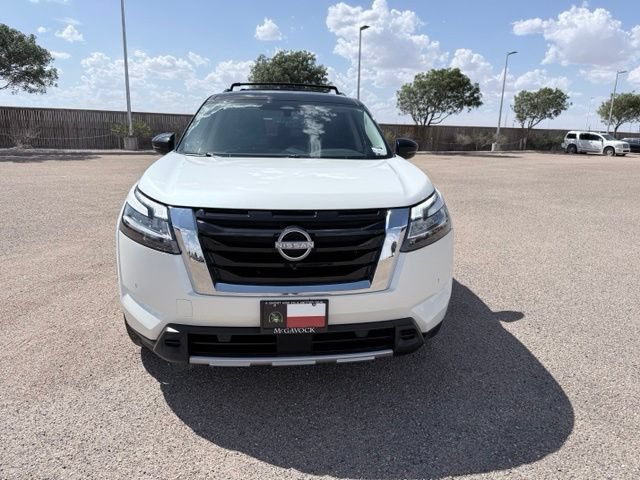 Used 2023 Nissan Pathfinder SL w/ SL Premium Package FWD image 3