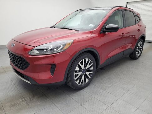 Used 2020 Ford Escape SE Sport image 2