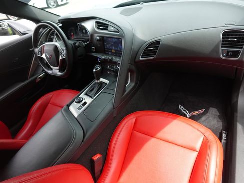 Used 2019 Chevrolet Corvette Stingray Coupe w/ 1LT RWD image 10