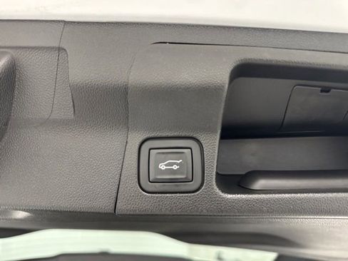 Used 2023 GMC Acadia SLT w/ Preferred Package FWD image 30