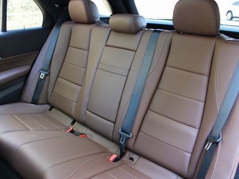 Used 2024 Mercedes-Benz GLE 450 4MATIC w/ AMG Line Exterior image 11