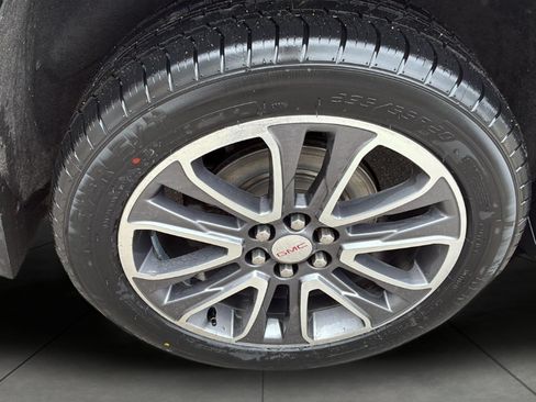Used 2019 GMC Acadia SLT AWD/4WD image 8