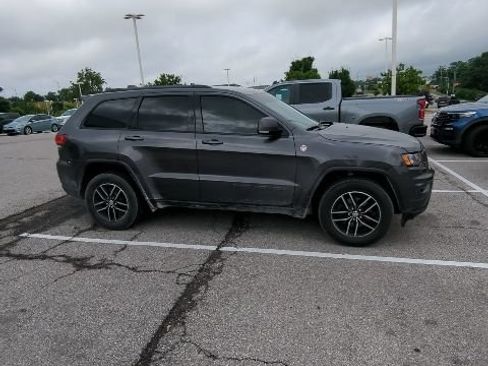 Used 2018 Jeep Grand Cherokee Trailhawk AWD/4WD image 6