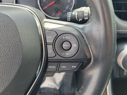 Used 2019 Toyota RAV4 XLE Premium image 29