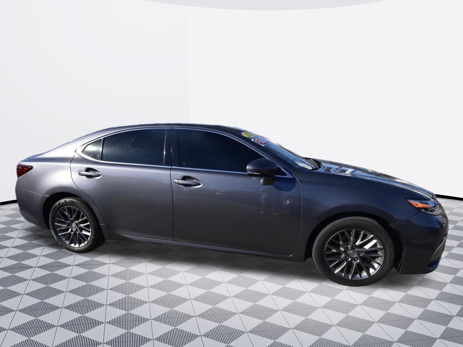 Used 2018 Lexus ES 350 w/ Navigation System Package FWD image 3