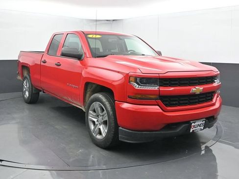Used 2017 Chevrolet Silverado 1500 Custom w/ Custom Convenience Package AWD/4WD image 6