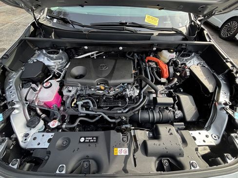 Used 2025 Toyota RAV4 LE AWD/4WD image 32