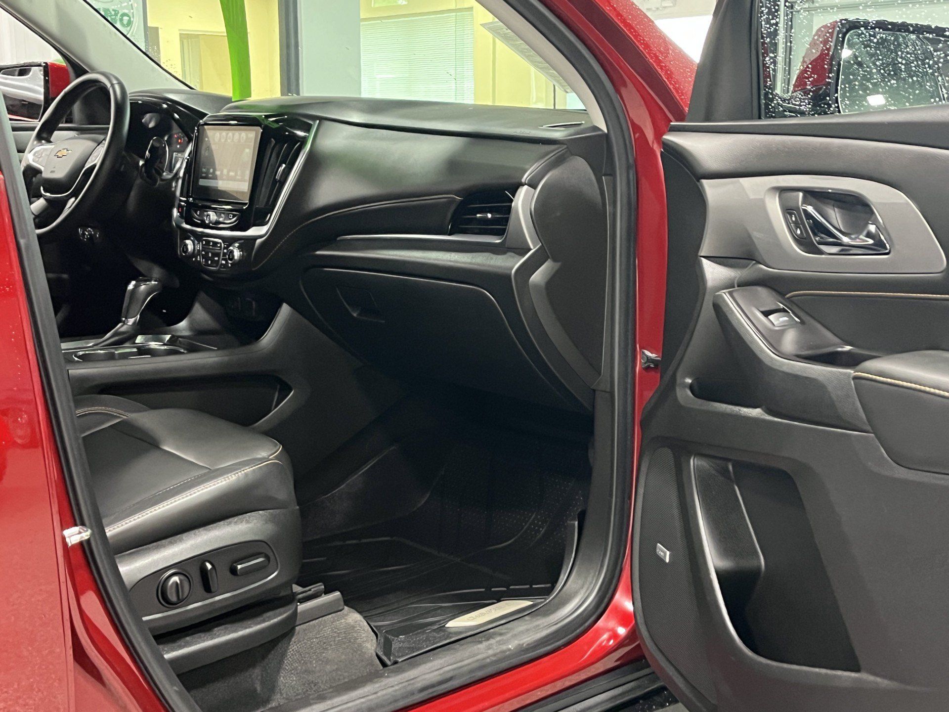 Certified 2019 Chevrolet Traverse RS AWD/4WD image 9