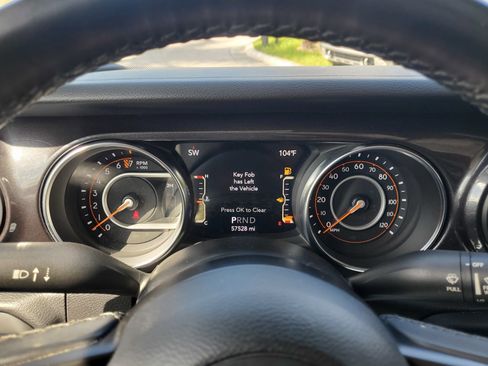 Used 2020 Jeep Gladiator Sport image 37