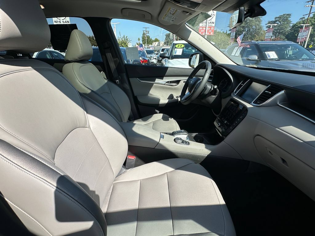 Used 2023 INFINITI QX50 Luxe FWD image 10